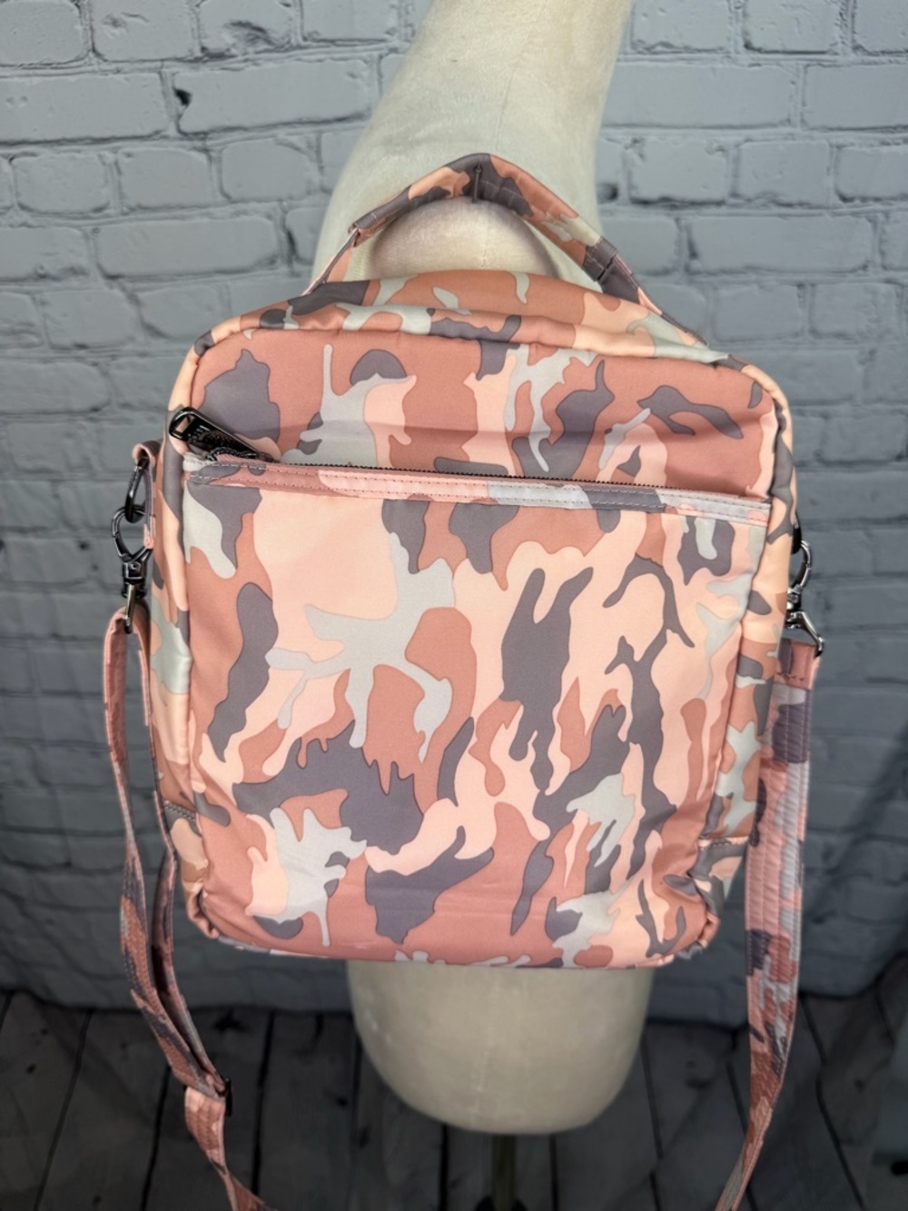 Lug Ranger 2 Crossbody Bag - Picture 2 of 9